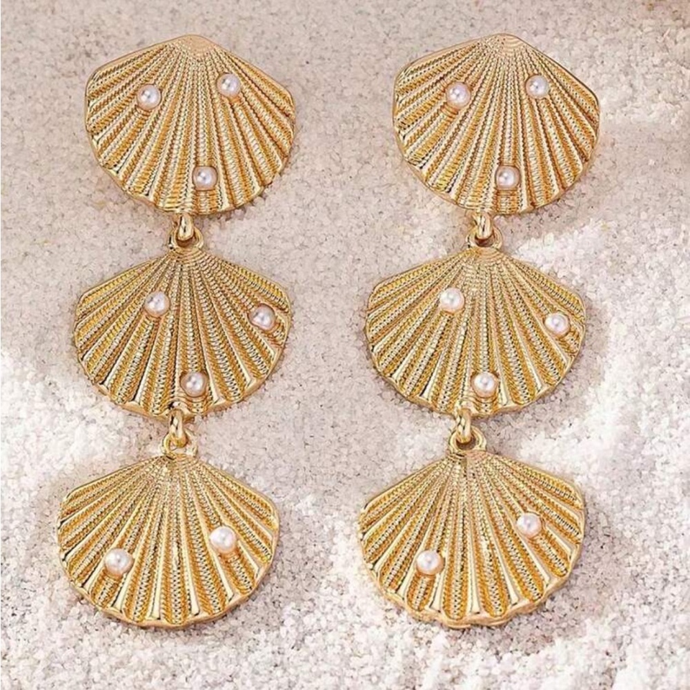 Boutique | Gold Shell Pearl Drop Earrings